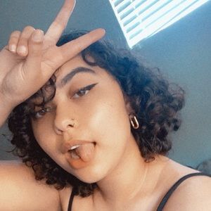 Meet your Posher, Lynae